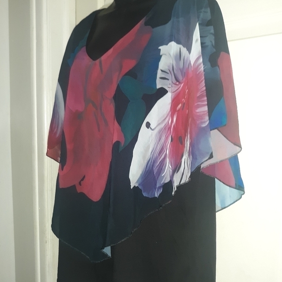 Nextmia flowy floral blouse top is layerd size 18" - Picture 6 of 7